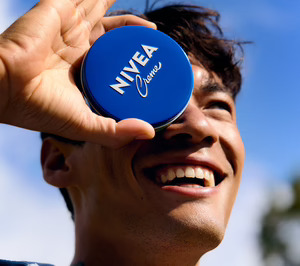 La lata azul de Nivea, ahora con un 80% de aluminio reciclado