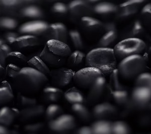 Kompuestos cae en ventas pero mejora su cuenta de resultados