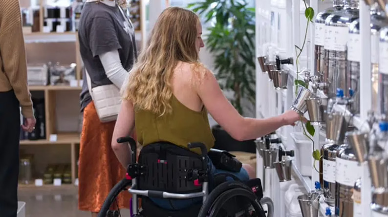 Rehagirona reorganiza su actividad y presenta nuevas sillas de interior y otras novedades