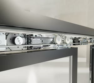 Dormakaba lanza Es Proline, su nueva generación de operadores para puertas correderas