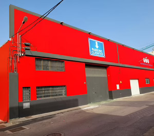 Superplús estrena un nuevo modelo de tienda y anagrama