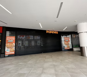 Un franquiciado sigue incrementando la marca Popeyes en Sevilla
