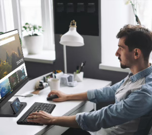 Lenovo acusa en 2023 el exceso de ventas informáticas pospandemia