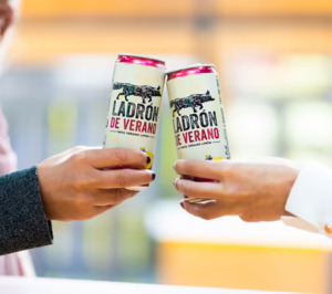 Heineken entra en la categoría de tinto de verano con el lanzamiento de Ladrón de verano