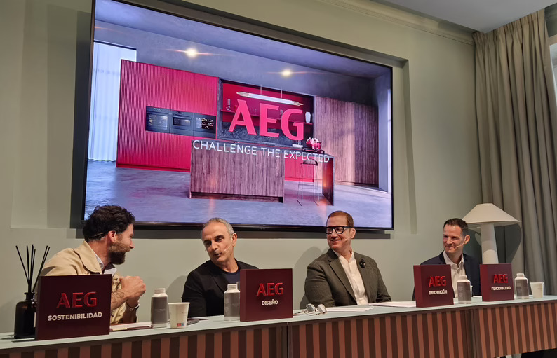 AEG introduce su primera cocina totalmente asistida
