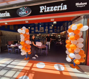 Una cadena de pizzerías lanza una marca de hamburgueserías