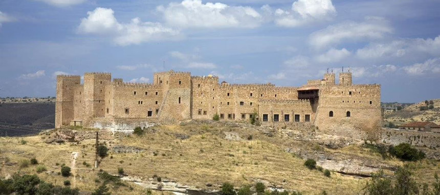 Paradores reabre dos de sus establecimientos tras ser renovados