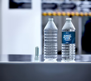 KHS y Husky presentan una botella de PET más ligera para bebida sin gas