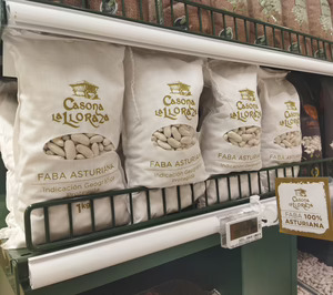 Alimerka refuerza su marca de proximidad Casona de Lloraza con refencias de terceros