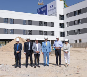 El alcalde de Tres Cantos visita las obras del futuro Hospital Universitario HM Tres Cantos y la residencia Valdeluz, que ultiman su apertura