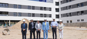 El alcalde de Tres Cantos visita las obras del futuro Hospital Universitario HM Tres Cantos y la residencia Valdeluz, que ultiman su apertura