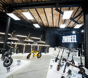 Zwheel inaugura su primera tienda oficial en Barcelona, un espacio dedicado a la movilidad eléctrica