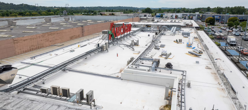 La membrana Renolit Alkorplan Bright transforma el Centro Comercial Auchan de Burdeos