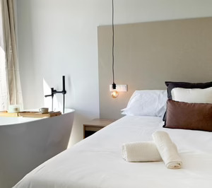 El fundador de La Casa de las Carcasas estrena un alojamiento en Navalmoral de la Mata