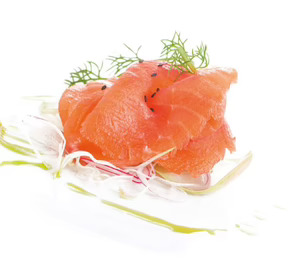 El salmón engorda su protagonismo en plena caída del consumo de pescado en España