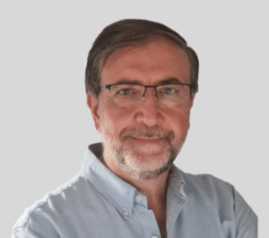 Amper nombra director de operaciones internacionales a León Bitar Crespo