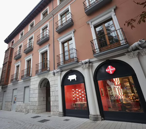 Beher estrena tienda-degustación en su comunidad