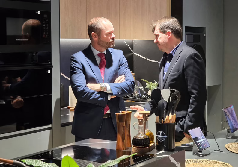 Samsung y la EOI renuevan su acuerdo de colaboración para formar en IA a los jóvenes