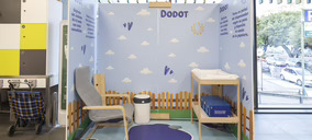 Dinosol y P&G habilitan salas de higiene personal para bebés en diez de sus tiendas