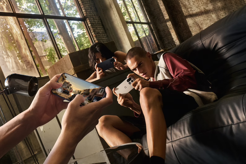 OnePlus presenta OnePlus 15, su smartphone flagship definitivo