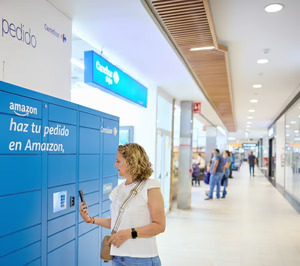 Carrefour alcanza un acuerdo con Amazon para instalar taquillas de recogida