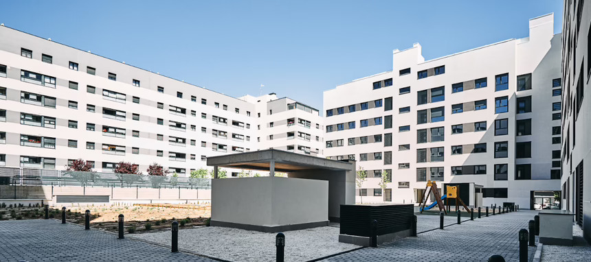 La vivienda asequible acapara el 52% de la inversión inmobiliaria en residencial en alquiler en España, según Savills