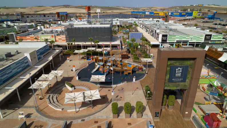 Hoy abre hôma en Granada