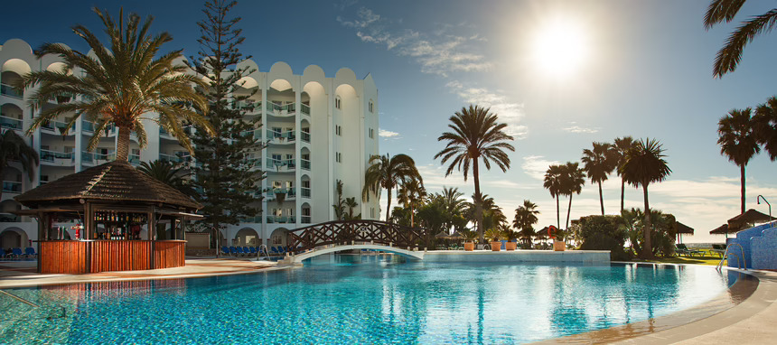 Ona Hotels & Apartments firma dos compras en Málaga