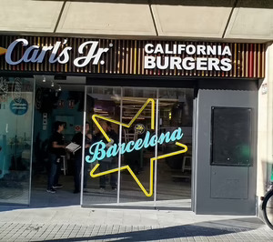 Carls Jr debuta en Barcelona con el nuevo franquiciado Fudlicious