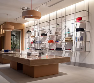 Ecoalf abre su primera tienda hecha con papel y cartón de Smurfit Westrock