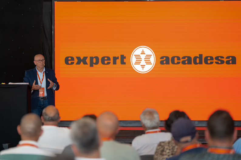 Acadesa presenta su nuevo proyecto estratégico con un relanzamiento de la marca 'Expert'