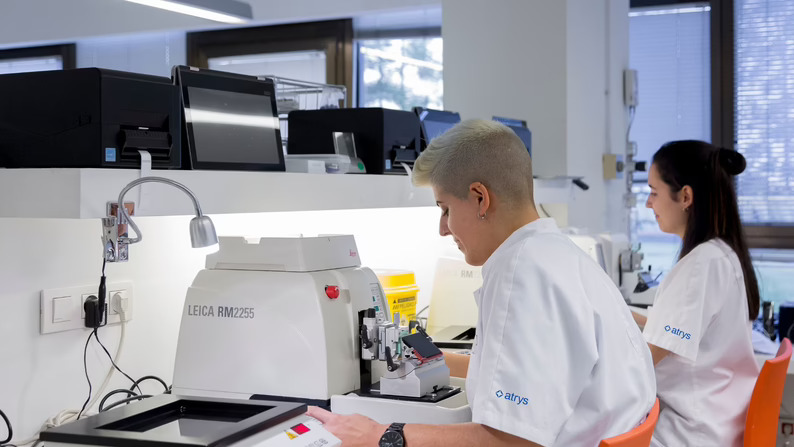 Atrys gestionará el servicio de Anatomía Patológica en tres centros del grupo hospitalario Vithas en Cataluña