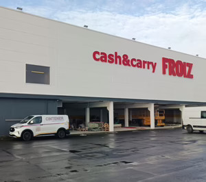 Froiz abre un cash tras asumir una tienda de la competencia