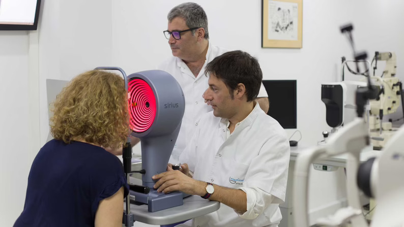 El Grupo Clínicas MI renueva su clínica OftalMi e incorpora a Isaac Alarcón como director médico