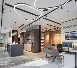 Porcelanosa impulsa su red de tiendas y prepara cinco aperturas en España en 2026