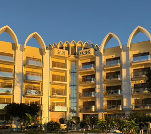 Leba, constructora del grupo Sinerba, rehabilita el emblemático edificio Hadi Center de Torremolinos