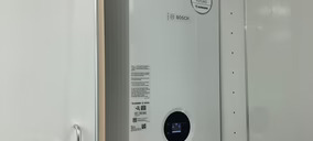 Bosch Home Comfort concluye la campaña “El calentador Junkers más antiguo” instalando un Bosch Therm 6600 S en Cádiz