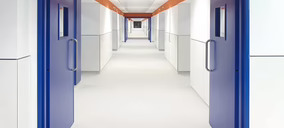 Las puertas y revestimientos de los centros sanitarios y sociosanitarios apuestan por la durabilidad