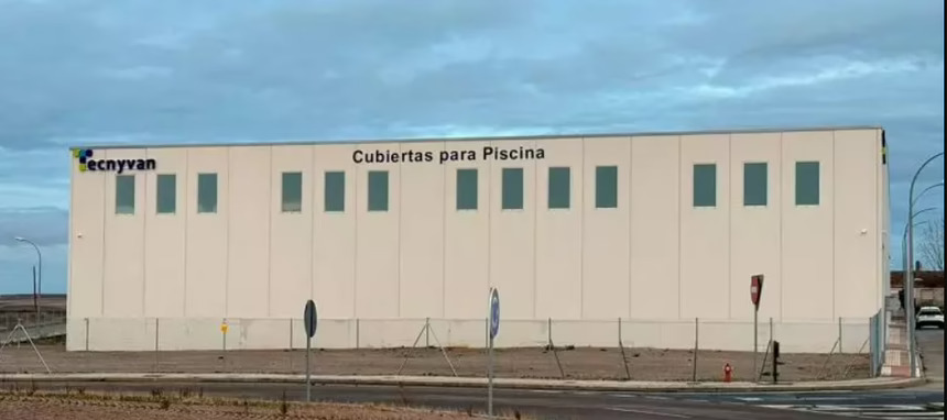 Tecnyvan estrena su segunda planta dedicada a la fabricación de cubiertas para piscinas