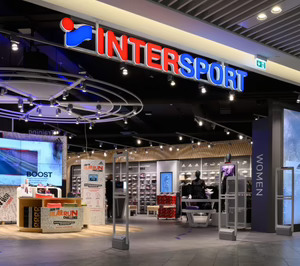 Decathlon presenta una oferta por algunos activos de Intersport en España