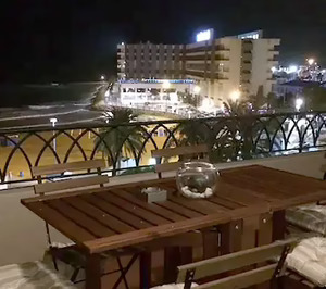 El antiguo hotel ‘Bahía de Alicante’, cerrado hace una década, será transformado en apartamentos turísticos