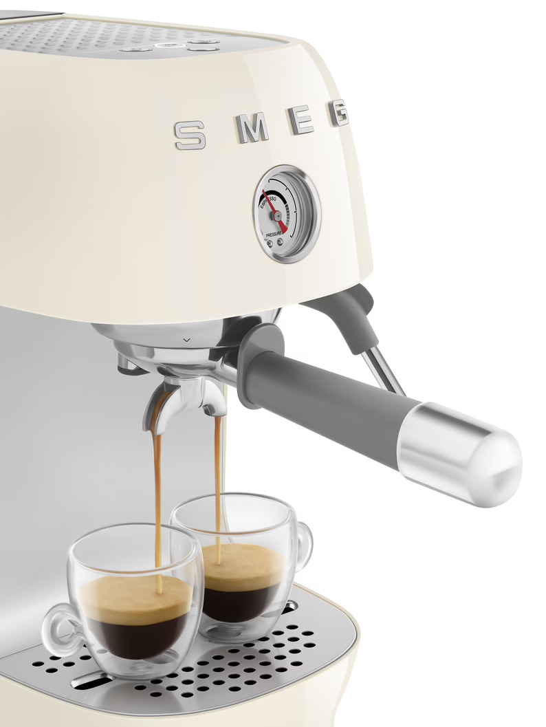 Smeg ECF03, máquina de espresso manual con Cold Brew