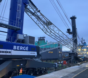 Bergé recibe en Santander una nueva grúa Liebherr para mejorar su operativa