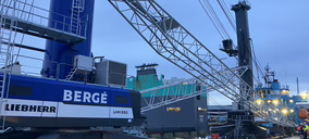 Bergé recibe en Santander una nueva grúa Liebherr para mejorar su operativa