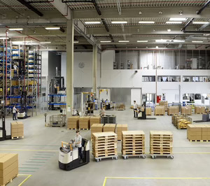 Crown lanza una nueva transpaleta eléctrica compacta de la Serie WJ 50