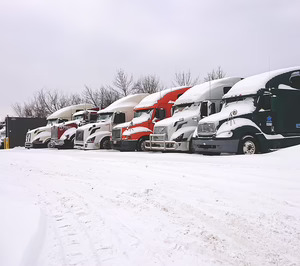 Indignación entre las asociaciones de transporte y gran consumo por la paralización del tráfico de camiones ante la llegada de Ingrid