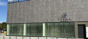 BigMat Los Palacios renueva sus instalaciones e incorpora una nueva exposición de cerámica