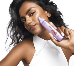 LOreal presenta su nueva Revitalift Filler Glass Skin Crema Líquida