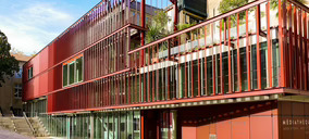 La renovada Mediateca de Bayona integra barandillas de vidrio Comenza