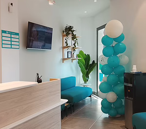 Dental & Company amplía su presencia en Alicante con dos nuevas aperturas